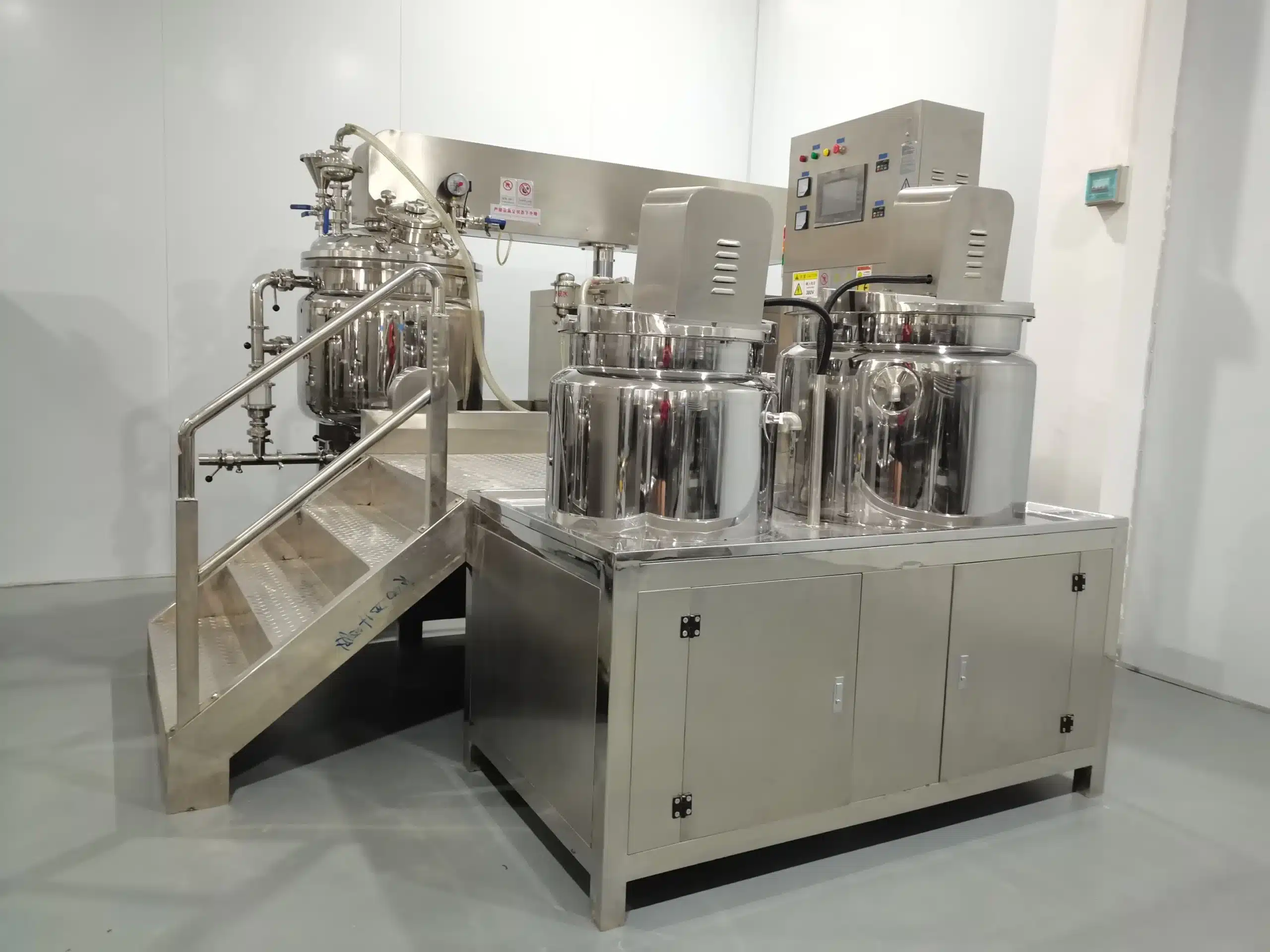 Pharmaceutical vacuum homogenizer and emulsifier system by ShababTec