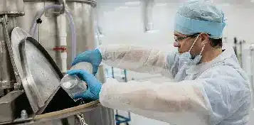 Pharmaceutical powder material analysis